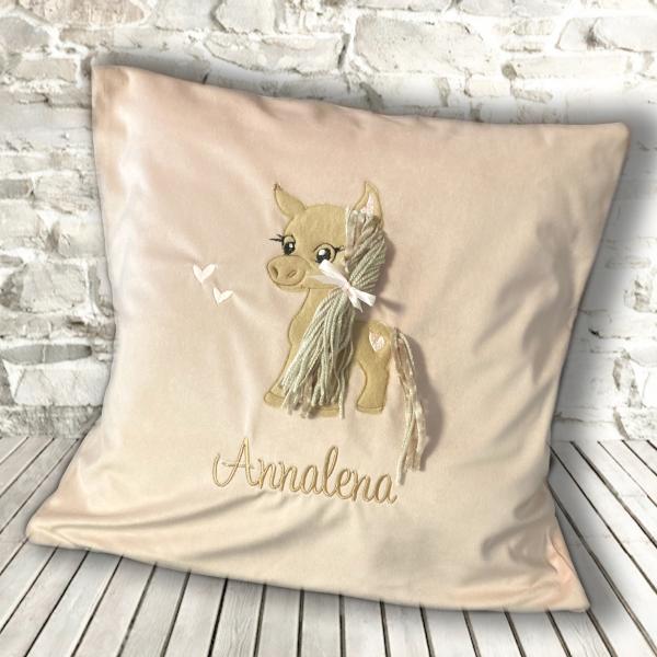 Kissen Pony Applikation gestickt ♥ Süßes Pony ♥ mit Wollhaaren und Wunschname