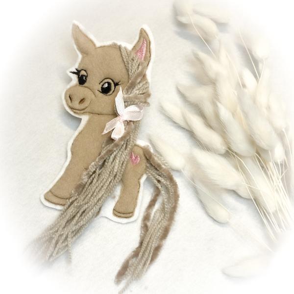 Pony Applikation mit Wollmähne / gesticktes süßes Pony / Patch für DIY  bügelbar
