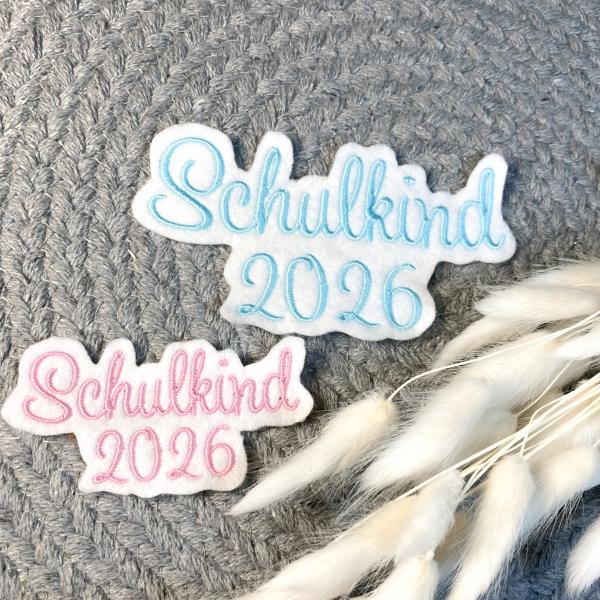 Applikation Schulkind  2026 auf weißem Filz