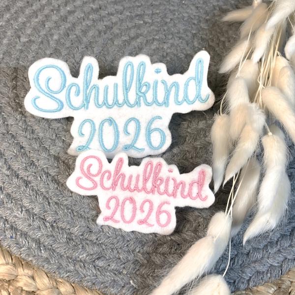 Applikation Schulkind  2026 auf weißem Filz
