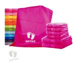 Handtuch bestickt mit 2 kleinen süßen Füßchen & Namen